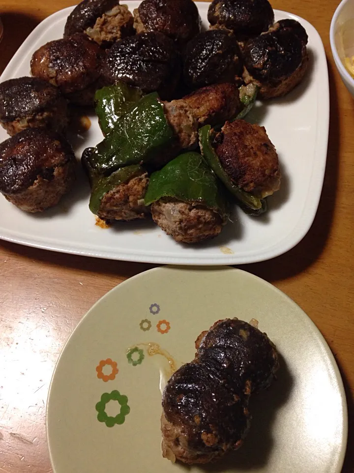 Snapdishの料理写真:しいたけとピーマンの肉詰め|kiroさん