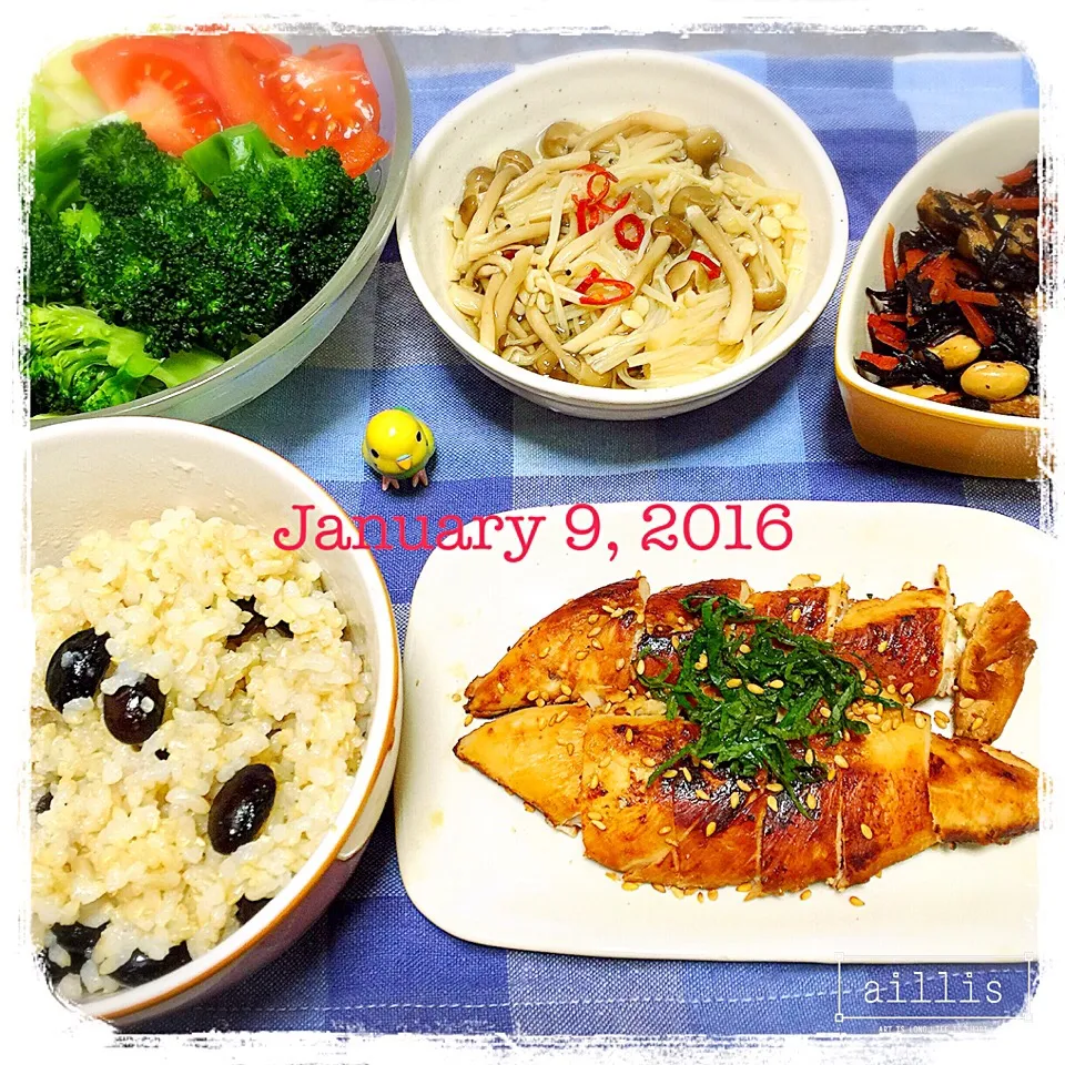 今日も、ローカロリーの晩御飯❣️
ささみの味噌ヨーグルト漬け焼き🌟
きのこのピクルス🌟などなど😀|きいこさん