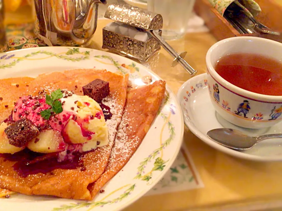 洋梨 とアイスのご馳走クレープと紅茶のセット|ちびさん