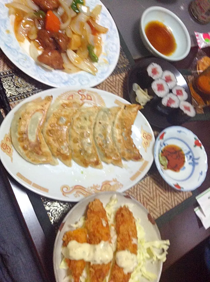 Snapdishの料理写真:餃子＆エビフライ＆酢豚＆鉄火巻き|まぐろさん