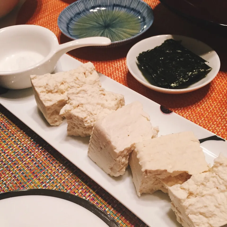 Snapdishの料理写真:水切り豆腐に塩と海苔と胡麻油|麻紀子さん