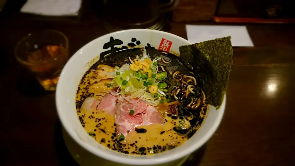 麺屋あごすけ 黒とんこつちゃーしゅー|ミナミ ヒロヤさん