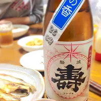 浅草の「まるごとにっぼん」で買いました！ 磐城 壽（ことぶき）純米吟醸酒 夢の香 （株式会社 鈴木酒造店長井蔵） 米の味がする、好みの酒。 酒の肴は！やっぱり魚が一番！今日は北海道の氷下魚（こまい）。|akkioさん