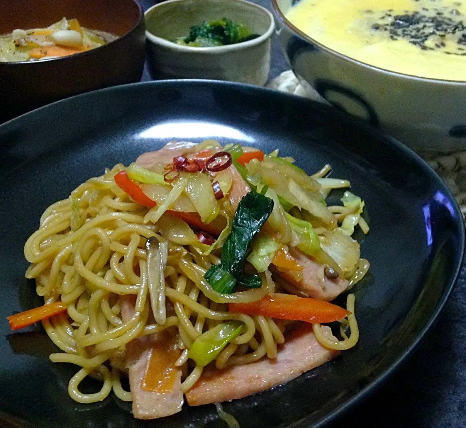 晩ごはん 焼きそば 豆腐茶碗蒸し 小松菜の漬物 スープ|ぽんたさん