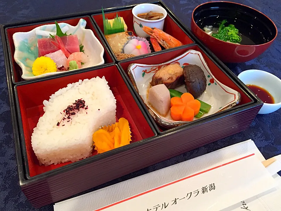 Snapdishの料理写真:ホテルオークラ新潟の特製弁当♫
お上品なだけでなく、メチャ美味(#^.^#)|石田 雅史さん