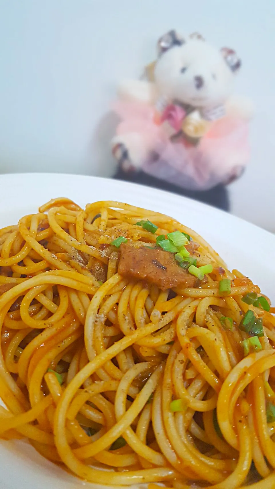 "สปาเก็ตตี้ซอสมะเขือเทศ" 🍝
(Spaghetti with tomato sauce)
มีเส้นอยู่พอดีจาน จัดรอบดึกซะเบย 😋|🙋🍗..Papa Naughty..🍳🙎さん