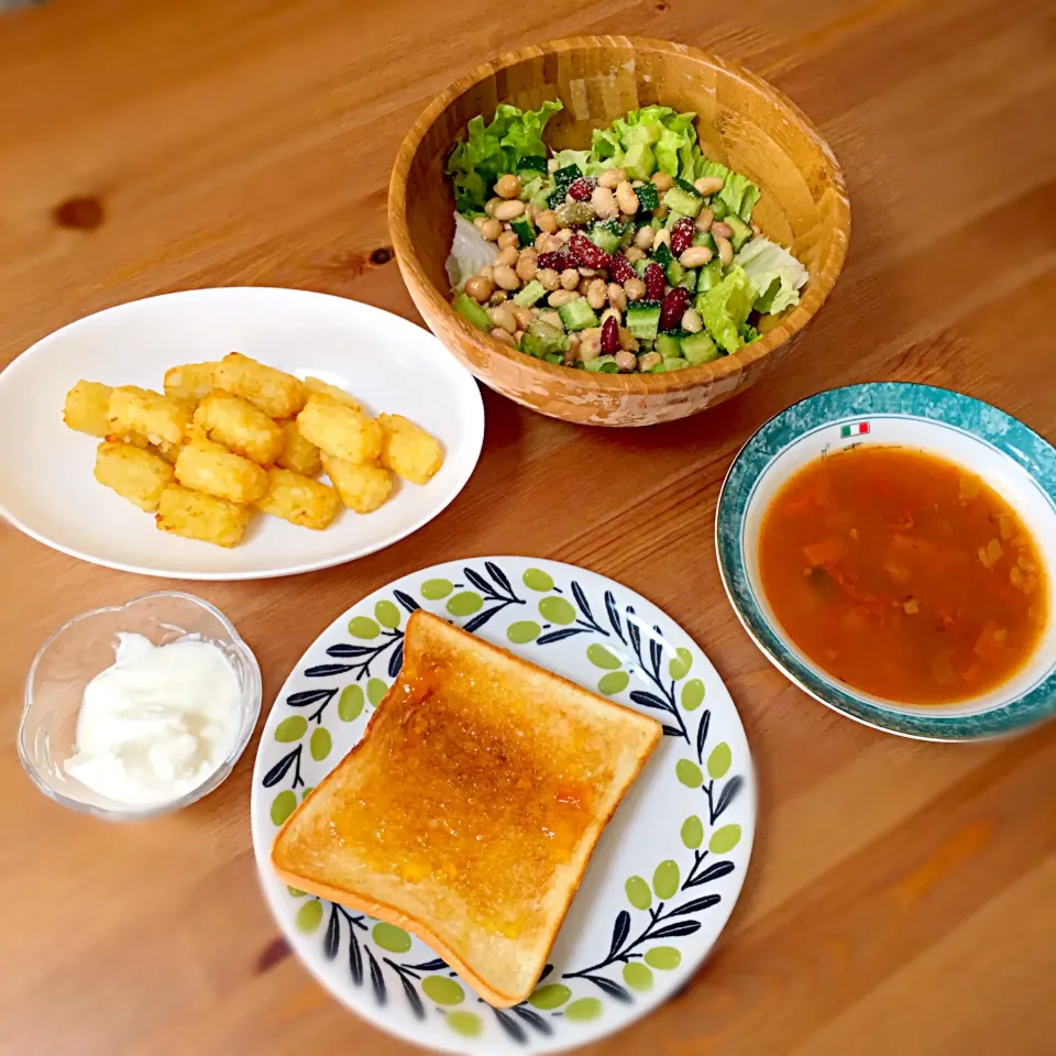 1／10の朝食

ハッシュドポテト
豆とレタスのサラダ
キャンベルのミネストローネ
ヨーグルト
マーマレードトースト
コーヒー|Shirokoさん