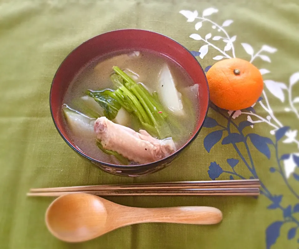 朝ごはん。
かぶと鶏のスープに、お餅を入れて。|yuyueupさん