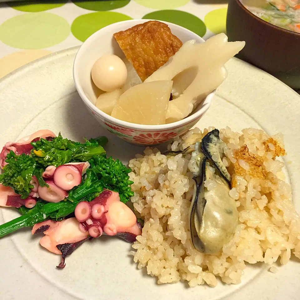 Snapdishの料理写真:牡蠣ご飯と菜の花と蛸のガリバタ醤油炒めとミニおでん|長谷川裕子さん