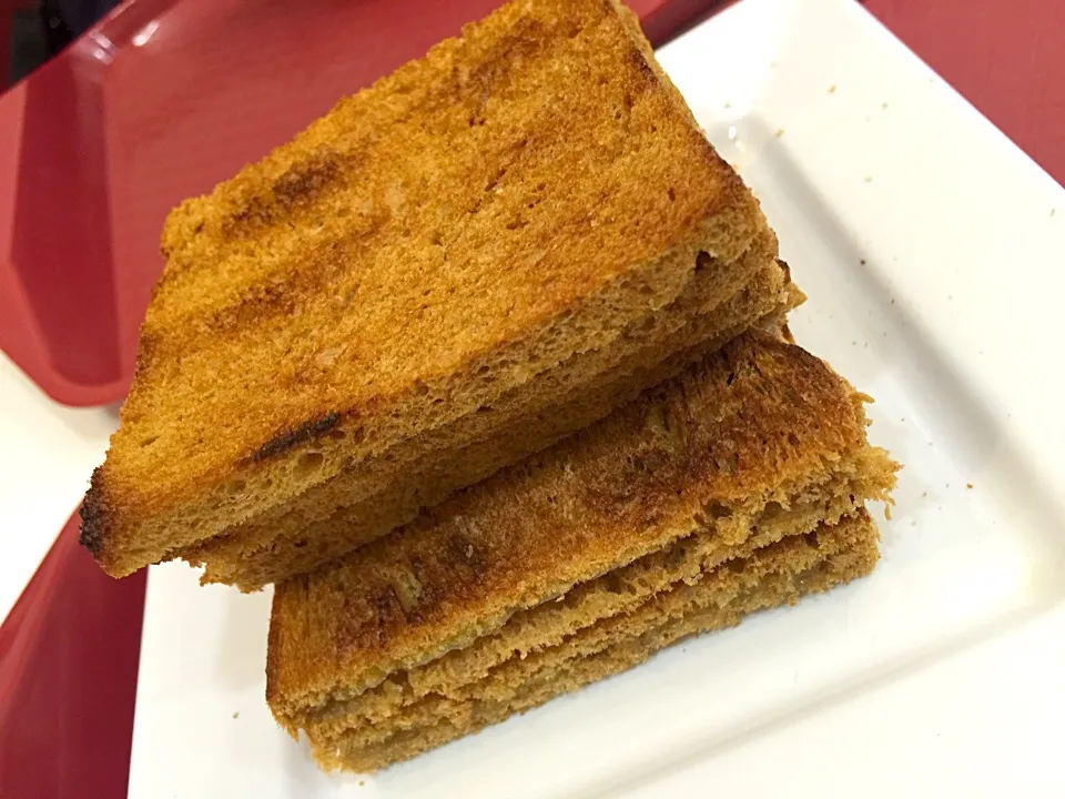 Kaya toast. こりゃうまい。|たけうちさん