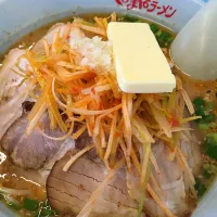 Snapdishの料理写真:風邪が治らないからニンニクたっぷりラーメン！|Chiemi Shinoさん