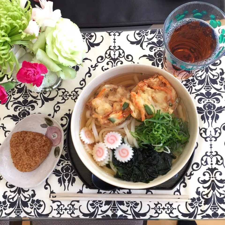 主人のお昼ごはん❤︎かき揚げうどん&焼きおにぎり|Makinsさん