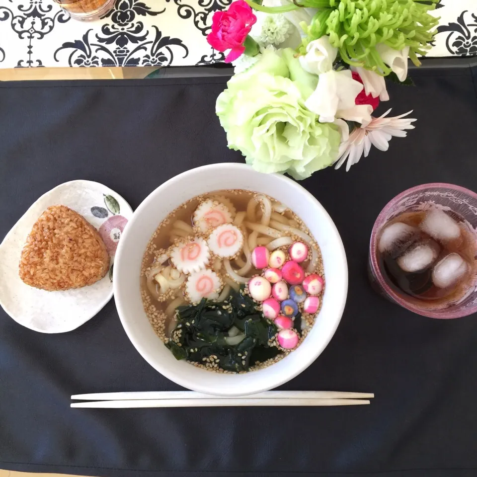 娘の昼ごはん❤︎かけうどん&焼きおにぎり|Makinsさん