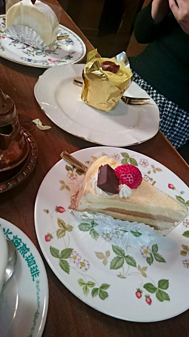 ショートケーキ、モンブラン、ロールケーキ|めぐまげさん