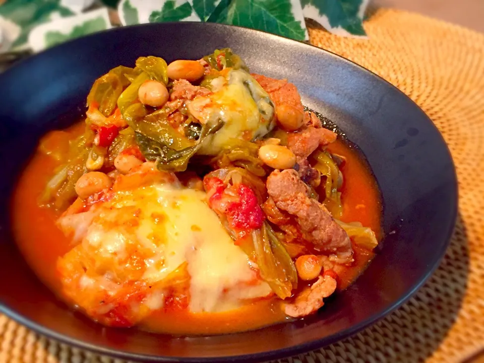 目を瞑って食べるとロールキャベツの味がする豚肉とキャベツのトマト煮♡|あゆさん