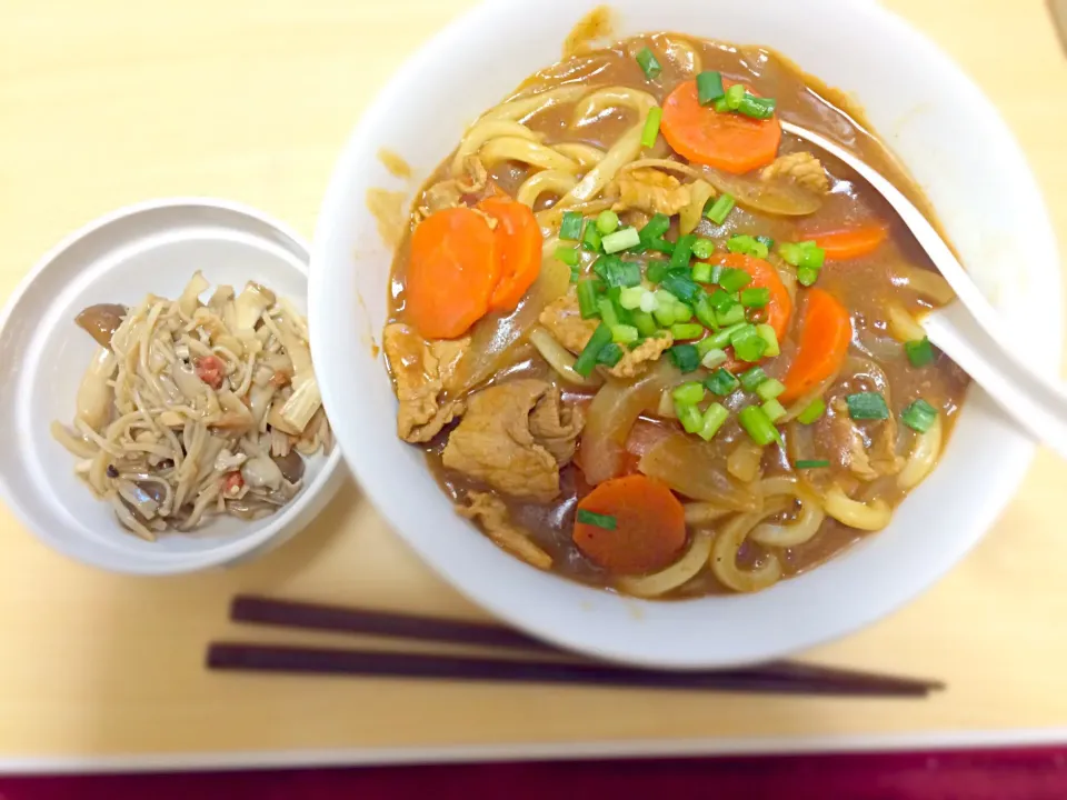 Snapdishの料理写真:だしがきいたカレーうどん、きのこの梅干しマリネ|shioriさん