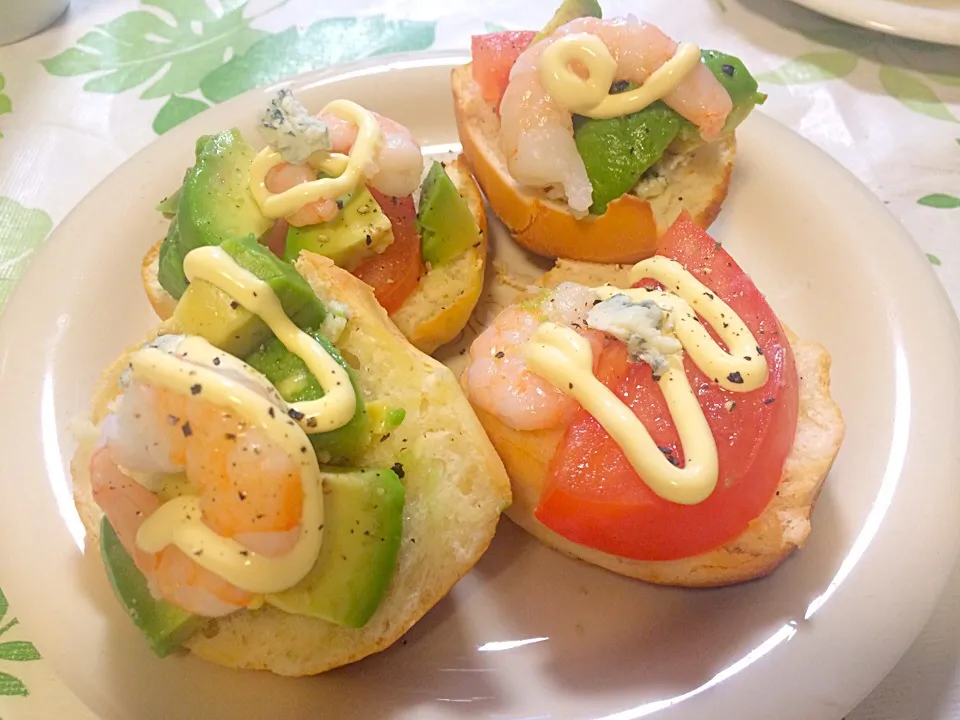 てきとうサンド🍞😋💕✨

バター塗って塩コショウしてゴルゴンゾーラを乗せるだけ！
コストコのパン、美味しすぎ‼︎|♥️さん