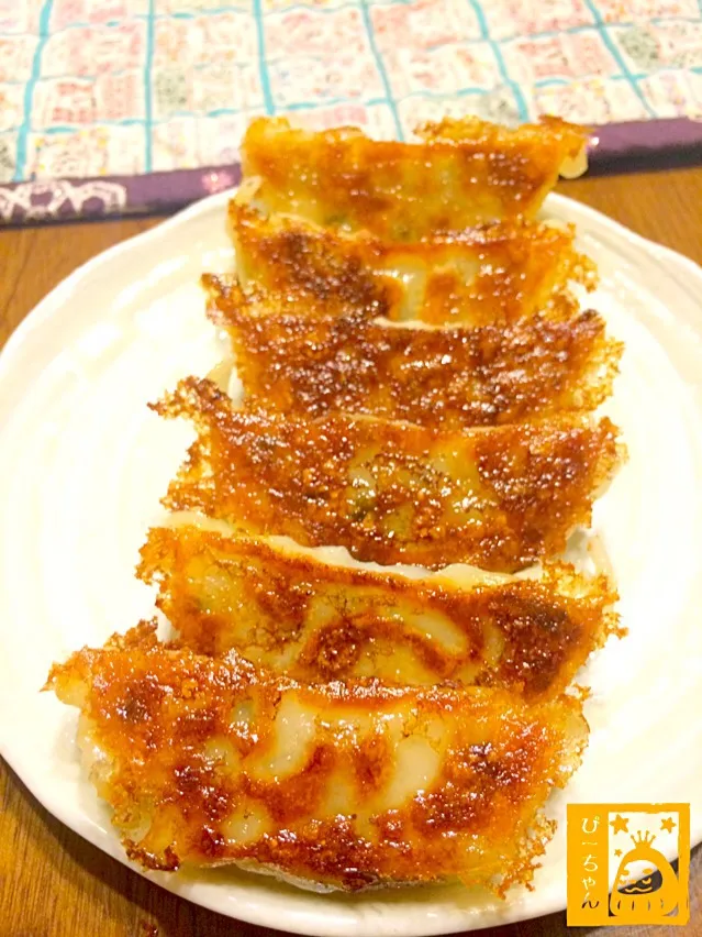 Snapdishの料理写真:餃子祭り〜₀: *ﾟ✲ฺ٩(ˊᗜˋ*)و ✲ฺﾟ*:₀焼き上がり〜❤️|☆ぴ〜ちゃん☆さん