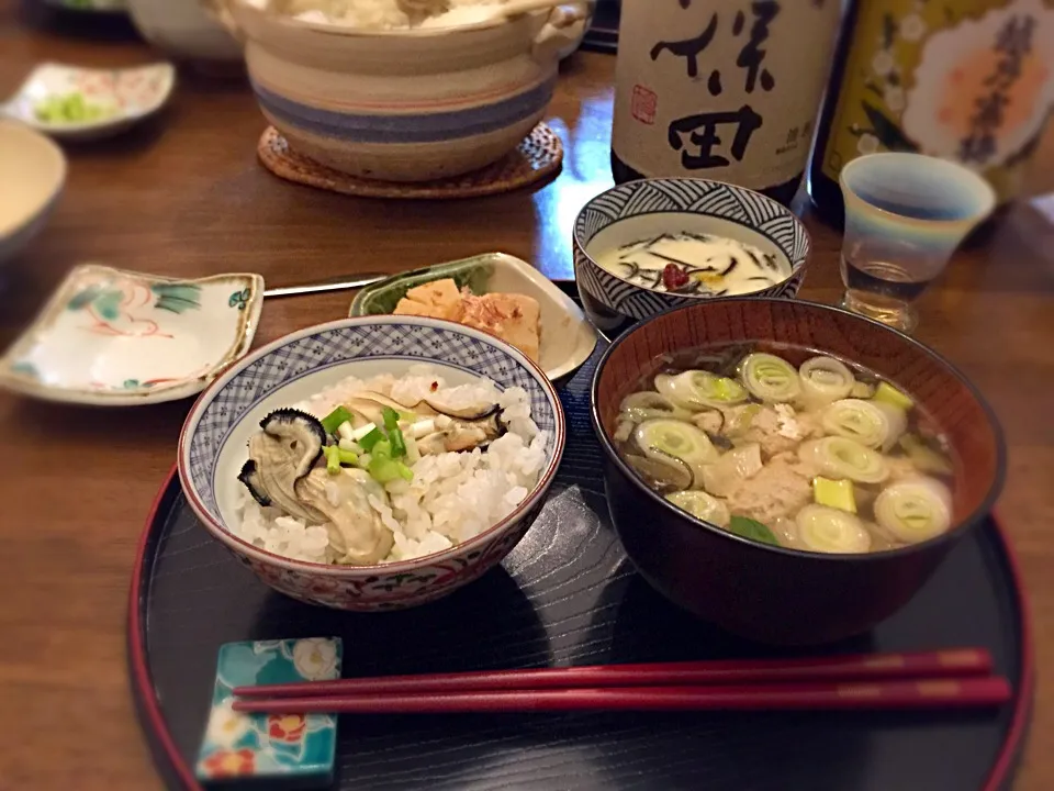 今日の晩御飯 牡蠣の土鍋ご飯、トビウオのすり身汁、もずく入り茶碗蒸し、筍の土佐煮|Ayaさん