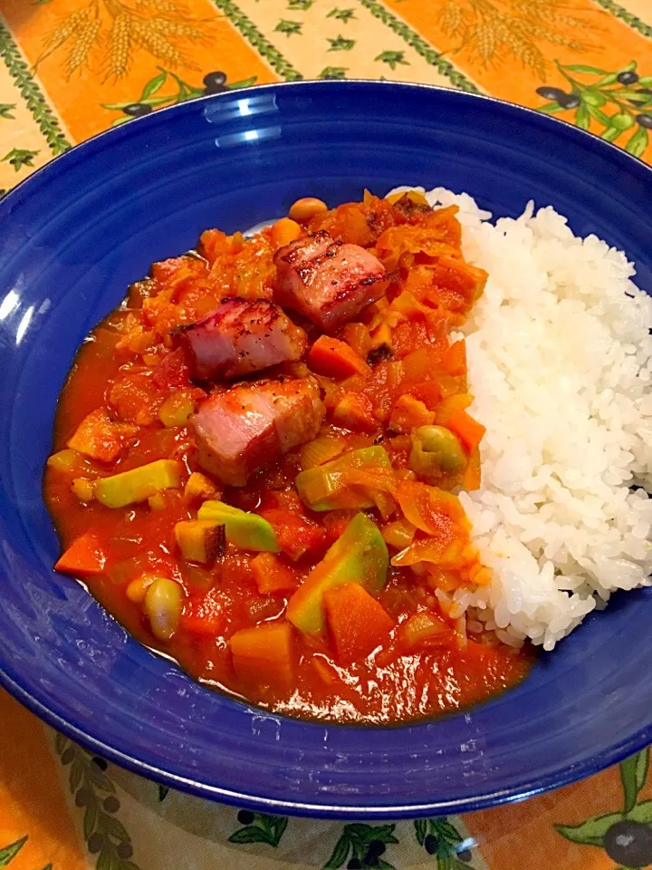 トマトと豆とベーコンのカレー|マルコビッチさん