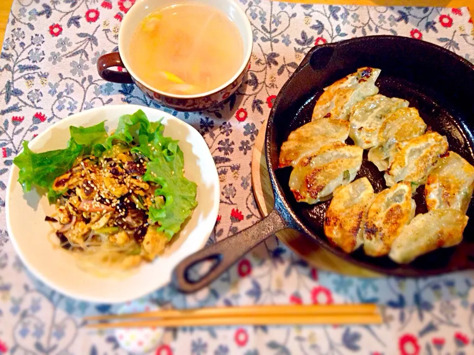 餃子と春雨サラダとカニ風スープ|ともえさん