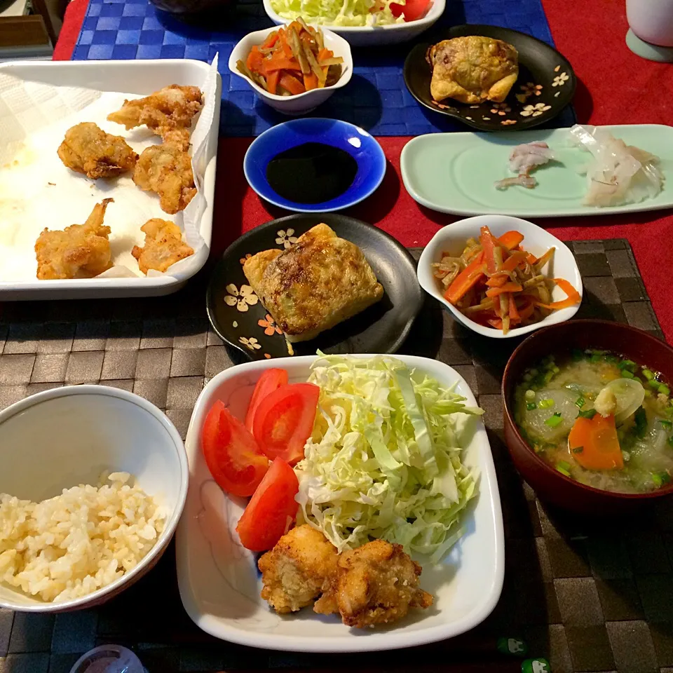 晩御飯〜darlingが釣ってきたイカのお刺身，あんこうの唐揚，あんこうの肝のお味噌汁，金時人参のきんぴらごぼう，餅チーズ納豆巾着〜|なほこさん