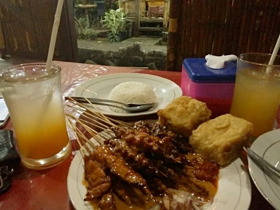 sate ayam ponorogo|canalis inaさん