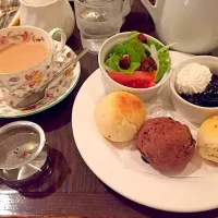 Snapdishの料理写真:スコーン|さきかさん