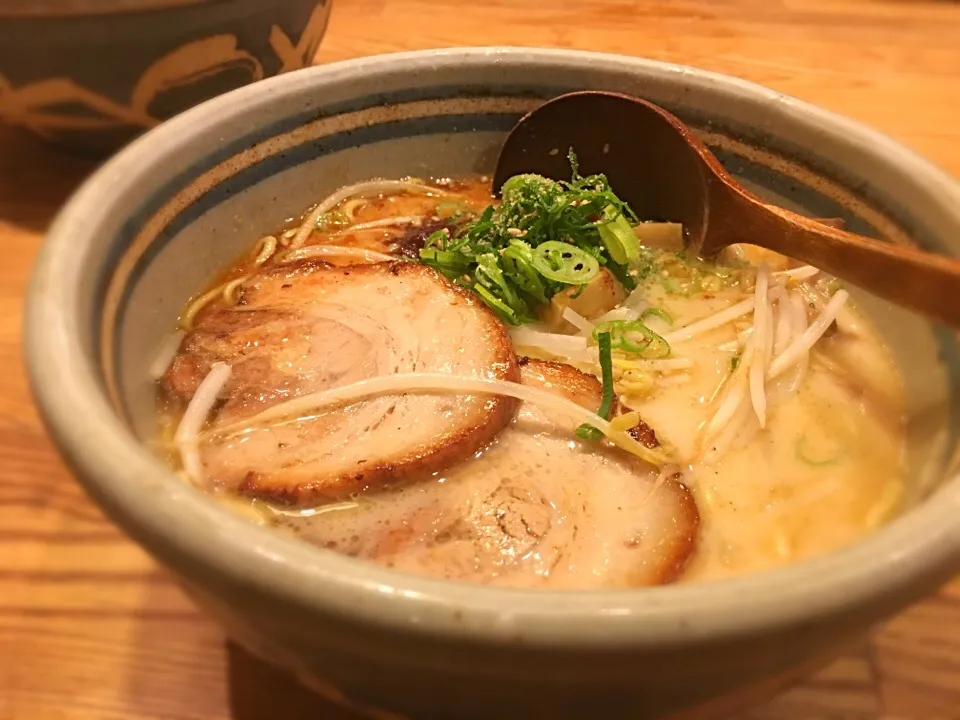 Snapdishの料理写真:とんこつ塩ラーメン|manaapさん