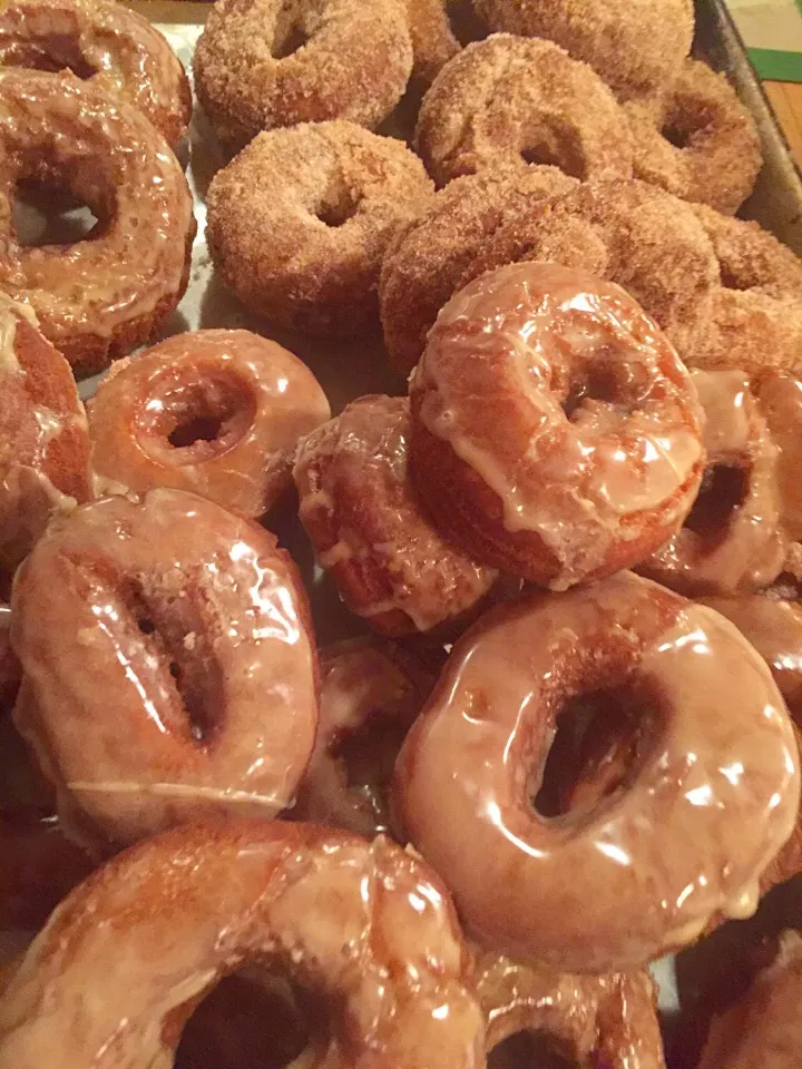 Snapdishの料理写真:Homemade Apple Cider Donuts, one with Vermont Maple Glaze, one with Cinnamon and Sugar!!|Michele Fortunatiさん