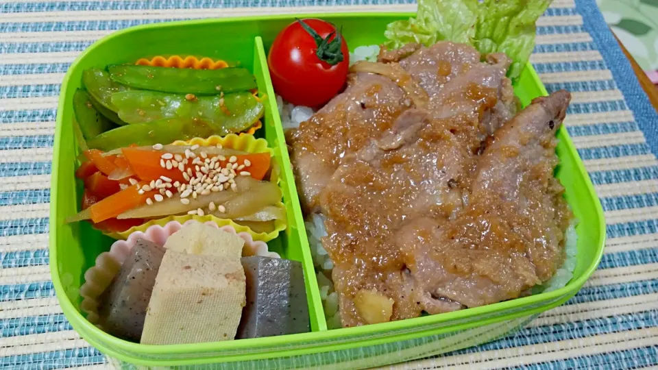 旦那さんのお弁当
・しょうが焼き丼
・エンドウ豆の胡麻和え
・金平牛蒡
・高野豆腐と蒟蒻の煮物|あぁちゃんさん