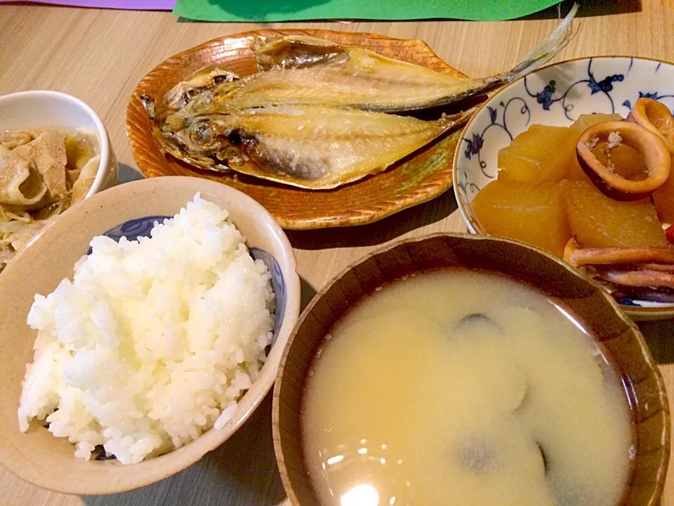 夜ゴハン あじの開き、しじみのお味噌汁、大根とするめいかの煮物、肉豆腐、切り干し大根、いんげんの胡麻和え|きむらゆりかさん