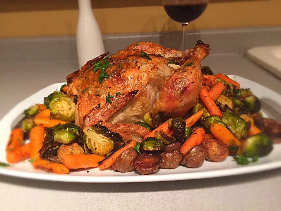 Roasted chicken, potatoes and veggies|Liesel Ryanさん