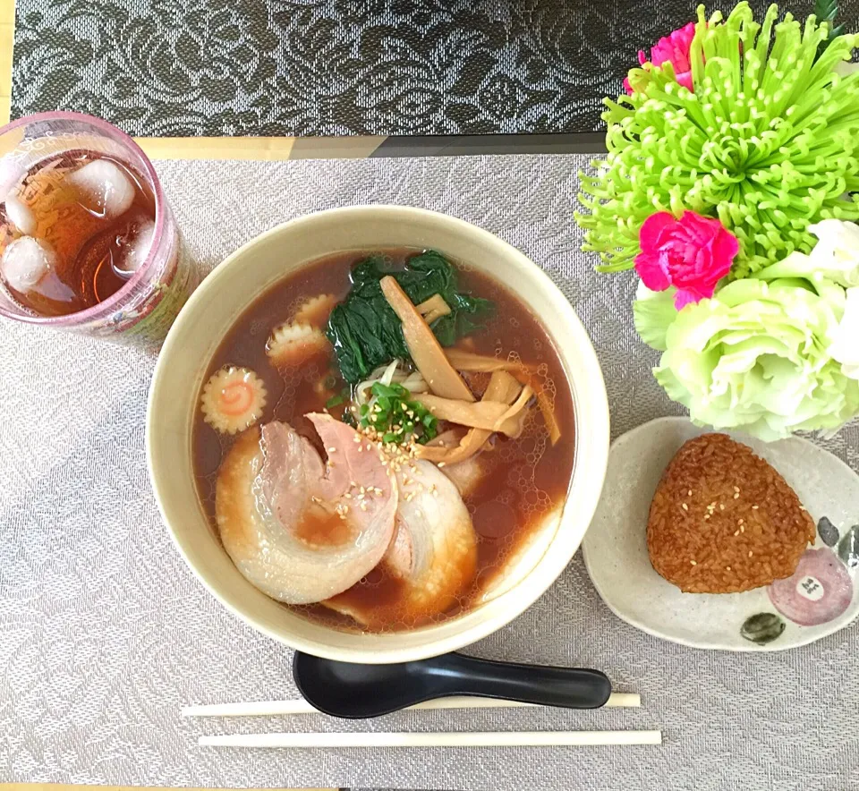 娘のランチ❤︎醤油とんこつラーメン&焼きおにぎり|Makinsさん