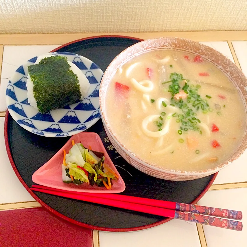 おにぎり☆白菜のお漬物☆粕汁うどん(p*'∀`*q)|とまこ(*^o^*)さん