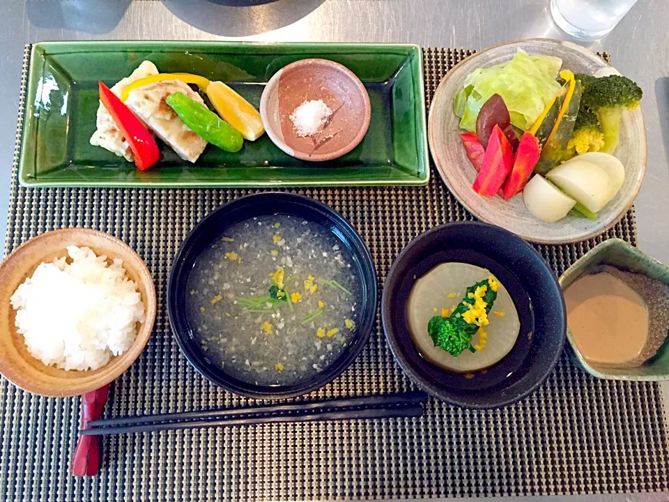 蓮根のはさみ揚げ、蒸し野菜とゴマだれ、蕪のすり流し|ひなたさん