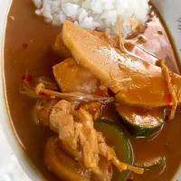 タイ風 タケノコとズッキーニと鶏肉のラー油カレー|でおでおさん