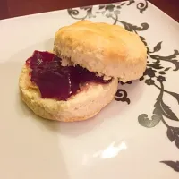 Biscuits with a little jam!|jamesさん