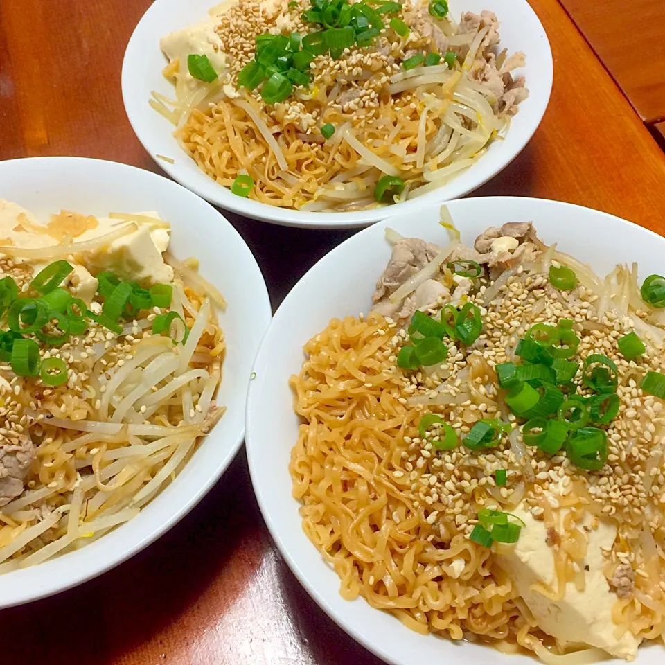 何にするか困った時のチキンラーメン ♪|ザクロさん