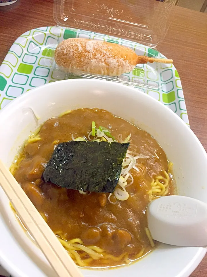 Snapdishの料理写真:カレーラーメン・アメリアンドック(砂糖)|がぁがさん