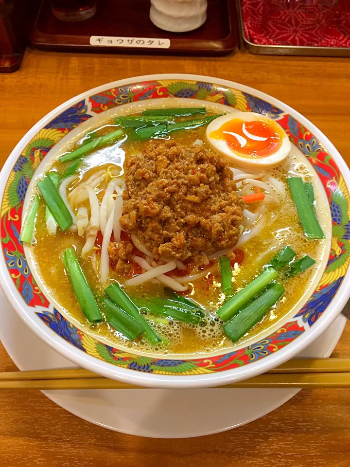 家の近所のラーメン屋シリーズ。
中華そば「鈴木」の
冬季限定『旨辛台湾味噌(870円)』。
白湯味噌と大粒の台湾ミンチが絶品です。|team.k888@icloud.comさん