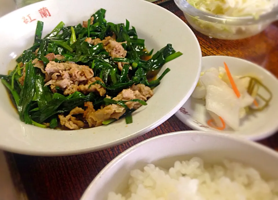 営業マンの昼ごはん 肉ニラ炒め定食|ぽんたさん