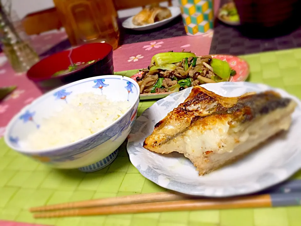 スズキのムニエル
チンゲン菜と豚肉の炒めに
茄子の味噌汁|もりっくさん