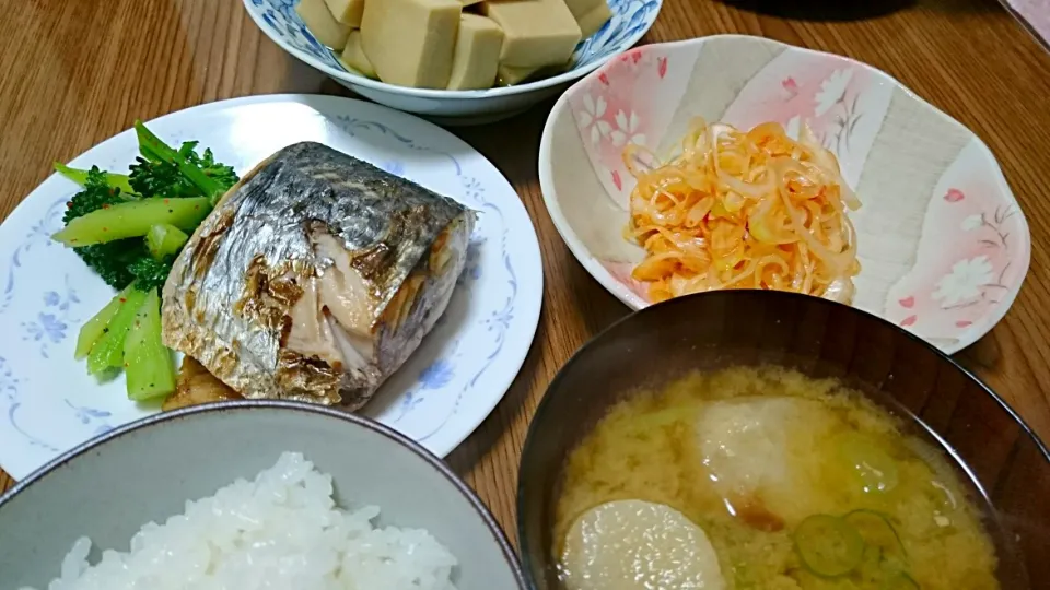 ・鰆の塩焼き
・ブロッコリーのおひたし
・高野豆腐の炊きもの
・白ネギのピリ辛和え
・葱と麸の味噌汁|ようかんさん