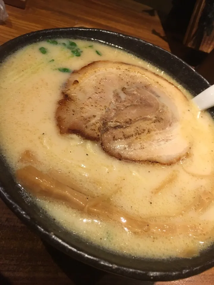 Snapdishの料理写真:ハーレー de ラーメン

in館林

いやぁ…寒かったぁ…☃️

普段、鼻水なんて垂らしたこと無いのに…
じゅるじゅる…💦


豆乳らー大盛

美味し…＼(^o^)／|Satoshi Sakairiさん