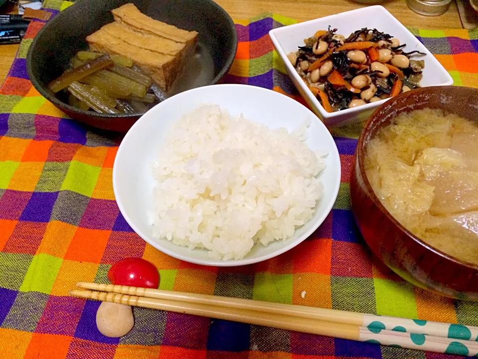 朝ごはん★ふきと厚揚げの煮物、ひじきの煮物、みそ汁、ごはん|ハルさん