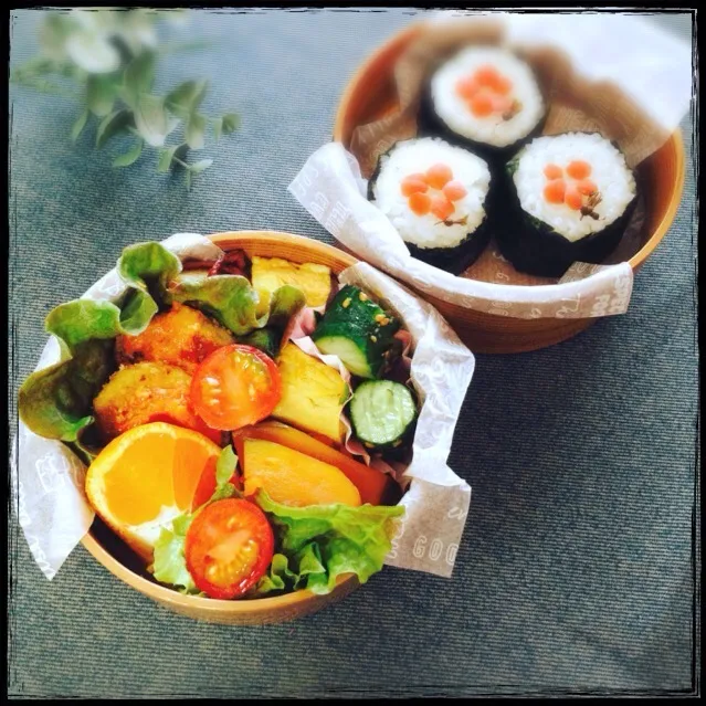 長女のお昼ごはん お花飾りのおにぎりとお豆腐ナゲット‥‥#詰込み弁当|usakoさん