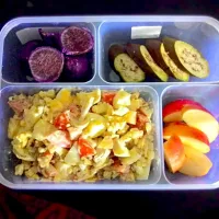 Snapdishの料理写真:mixed salad, sweet potatoes, steamed brinjal and slices of apple.
 #eatclean #Healthy #healthyfood#loseweight|Chef AinyLovaさん