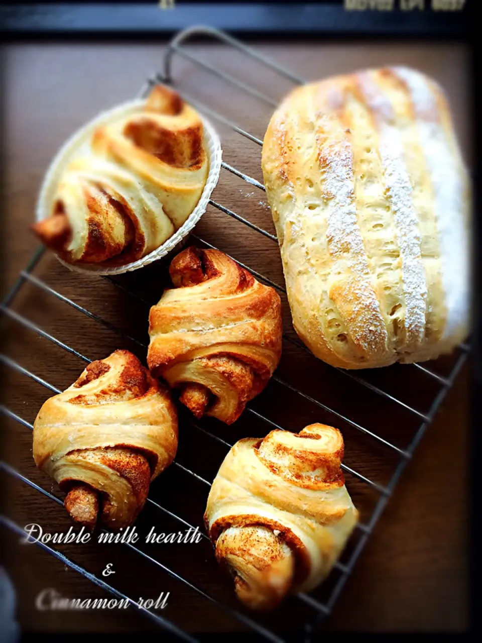 Snapdishの料理写真:なおさんの料理 ダブルミルクハース🌸シナモンロールも一緒に焼きました|はやちんさん