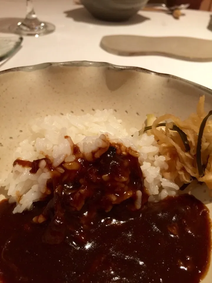 デフィ・ジョルジュマルソーでは、メインの後にカレーが出ます。その名も西中洲カレー|織友さん